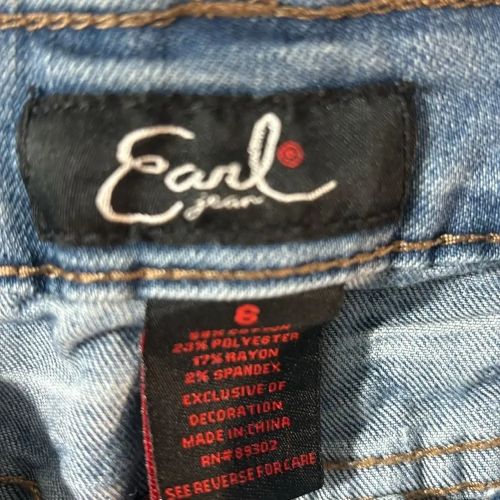 Earl Jeans Straight Leg size 6.  med wash stretch festival closet staple
